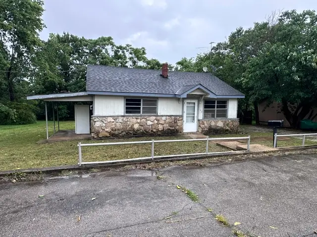 102 W South Street, Flippin, AR 72634 - #1