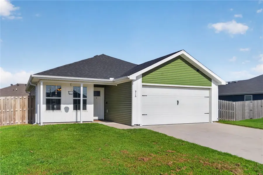 916 Crow Street, Siloam Springs, AR 72761 - #2