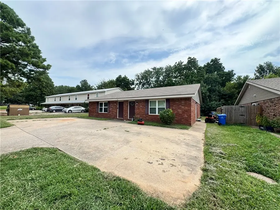 2748 & 2750 N Arroyo Avenue, Fayetteville, AR 72703 - #2