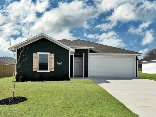 560 Riggs Street, Prairie Grove, AR 72753