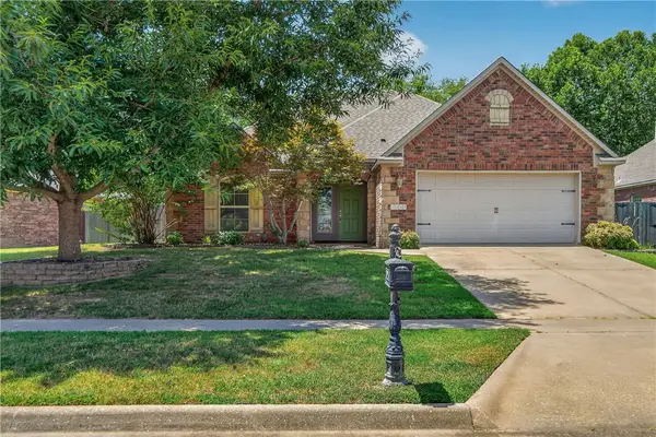 2555 N Trafalger Drive, Fayetteville, AR 72704