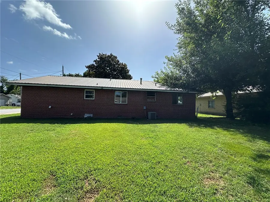 708 Lawndale Drive, Springdale, AR 72764 - #3