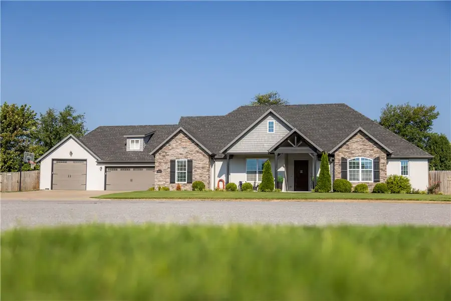 509 Waterfalls Court, Farmington, AR 72730 - #2