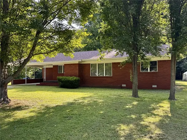1350 S Lake Sequoyah Drive, Fayetteville, AR 72701