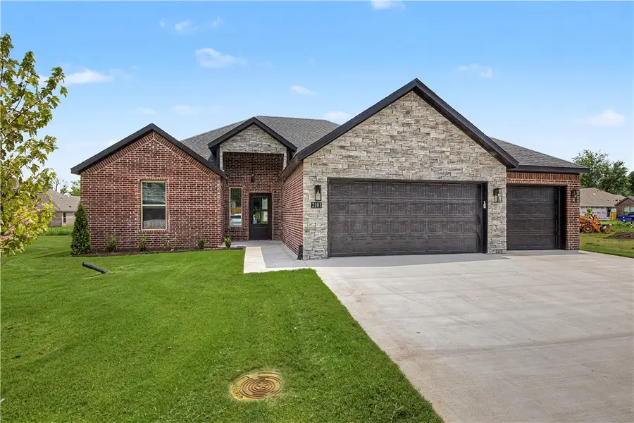 2101 N Chanae Street, Siloam Springs, AR 72761 - #2