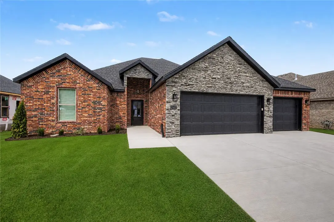 2102 N Dagan Street, Siloam Springs, AR 72761 - #1