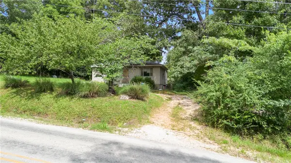 2206 N Double Springs Road, Fayetteville, AR 72704