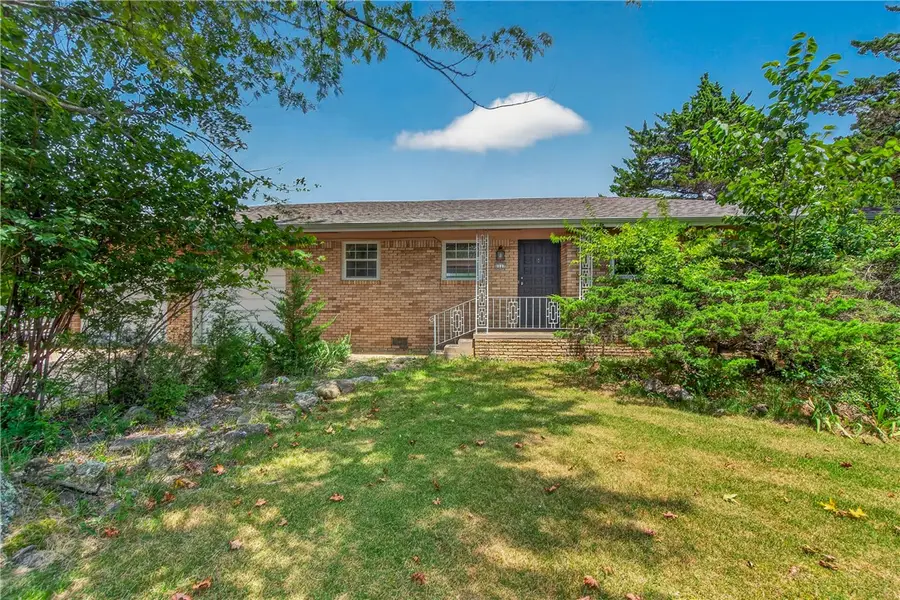 1117 E Ridgeway Drive, Fayetteville, AR 72701 - #2