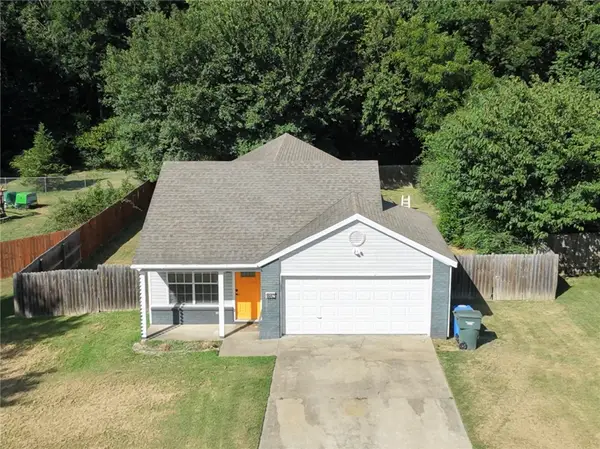 1852 N Pine Cone Drive, Fayetteville, AR 72704