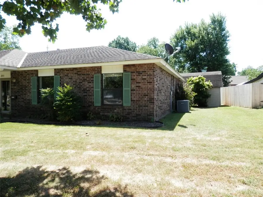 2915 Parkwood Drive, Rogers, AR 72756 - #2