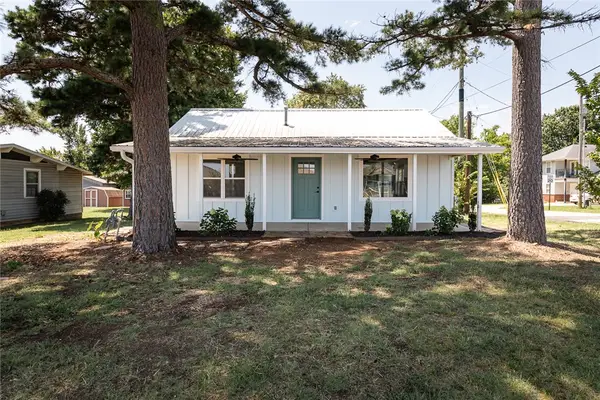 1023 S Morningside Drive, Fayetteville, AR 72701