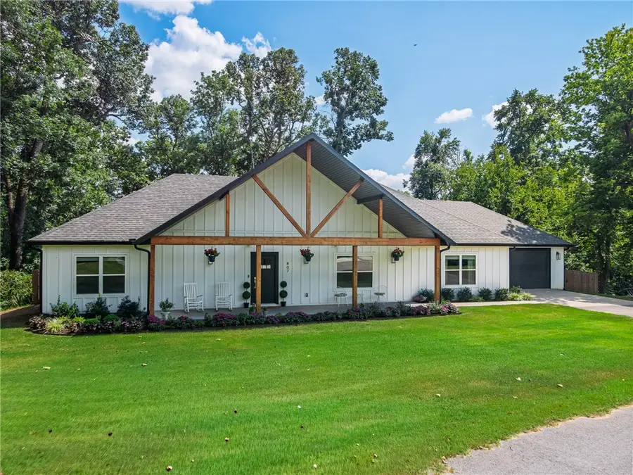 807 E Bowen Boulevard, Fayetteville, AR 72703 - #3