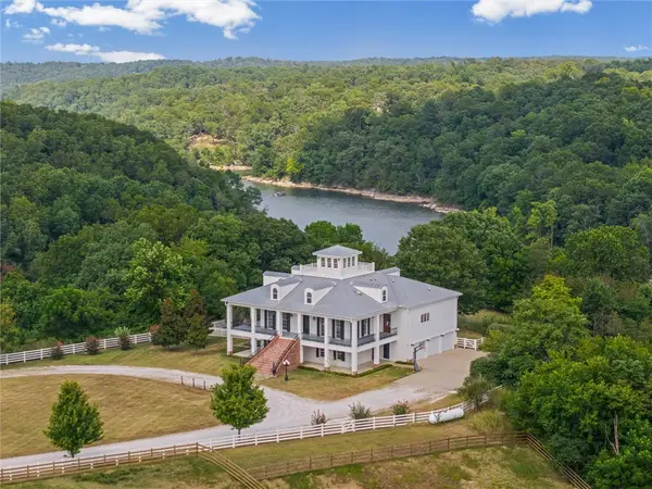 14092 Lake Point Drive, Lowell, AR 72745