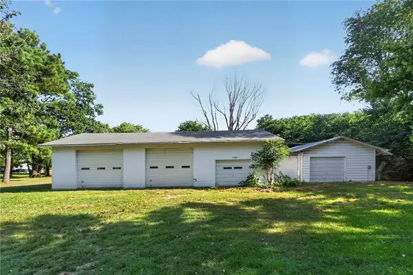 1370 Elm Springs Road, Elm Springs, AR 72762