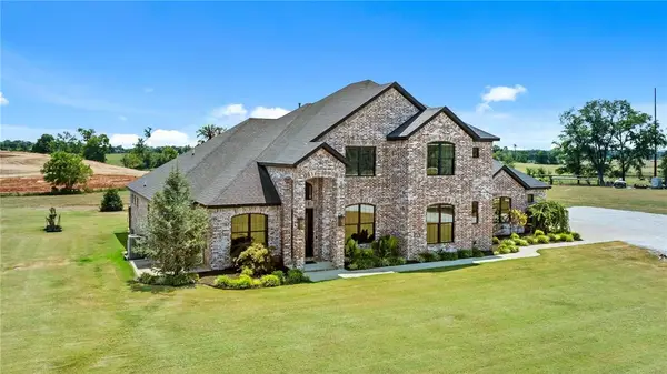10794 SW Grand Summit Lane, Bentonville, AR 72713