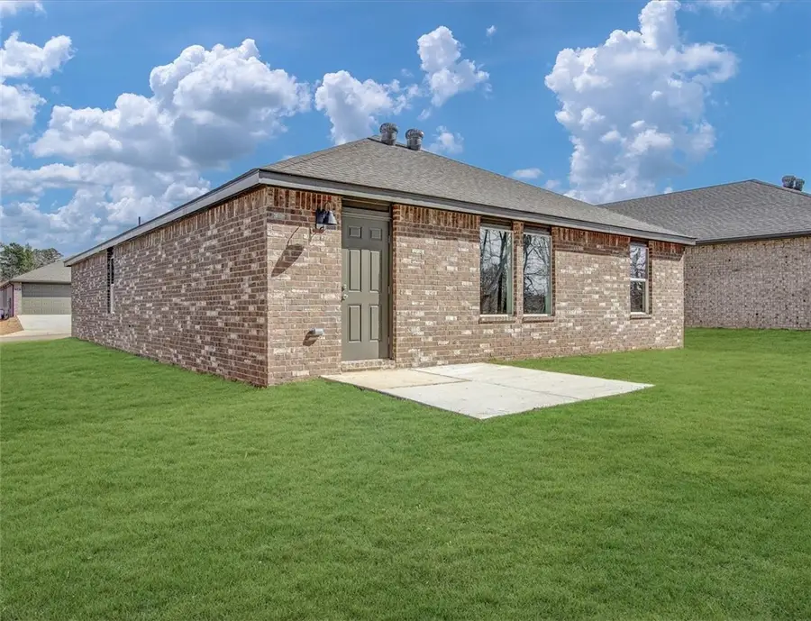 606 SW Benton Avenue, Gravette, AR 72736 - #3