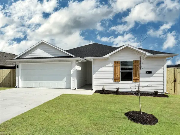 591 Riggs Street, Prairie Grove, AR 72753