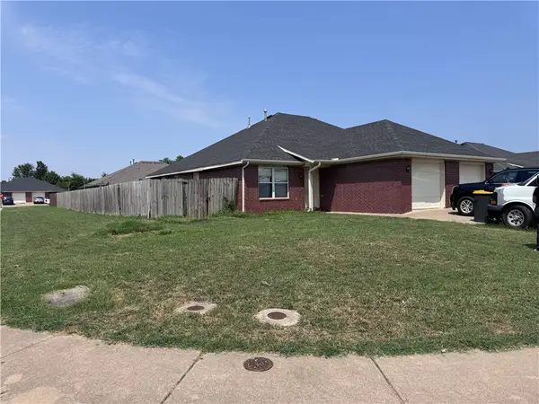 201 & 203 Asher Court, Rogers, AR 72758