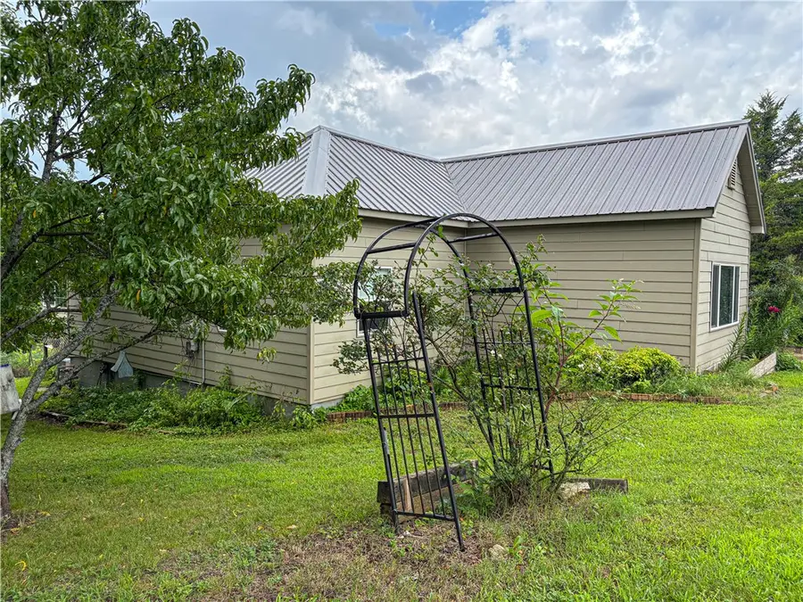 504 Mclean Avenue, Cotter, AR 72626 - #3