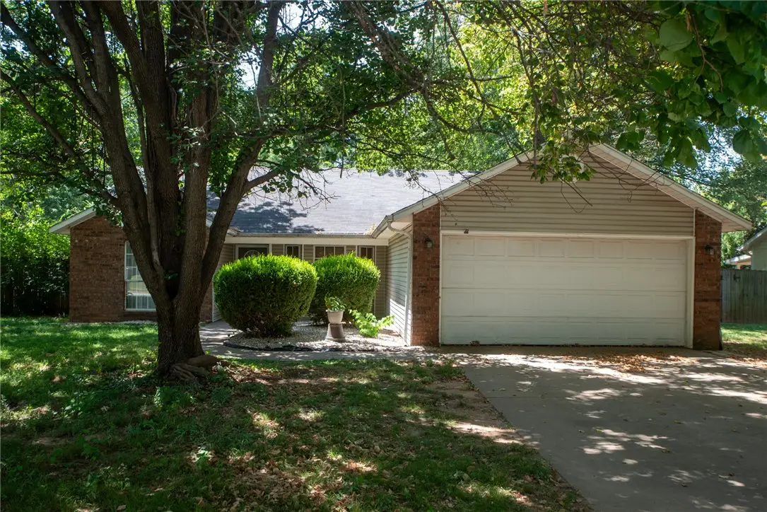 1299 N Fieldstone Avenue, Fayetteville, AR 72704 - #1