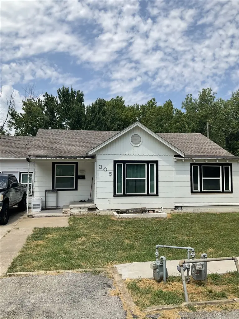 305 E Franklin Street, Siloam Springs, AR 72761 - #2