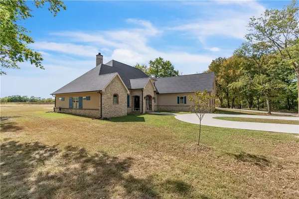 1967 S Pianalto Road, Tontitown, AR 72762