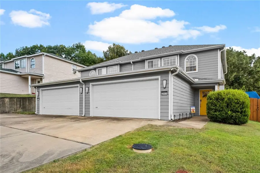 2901, 2903 E Sterling Court, Fayetteville, AR 72703 - #2