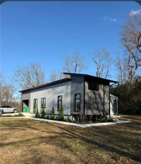 886 N Barrington Road, Springdale, AR 72762