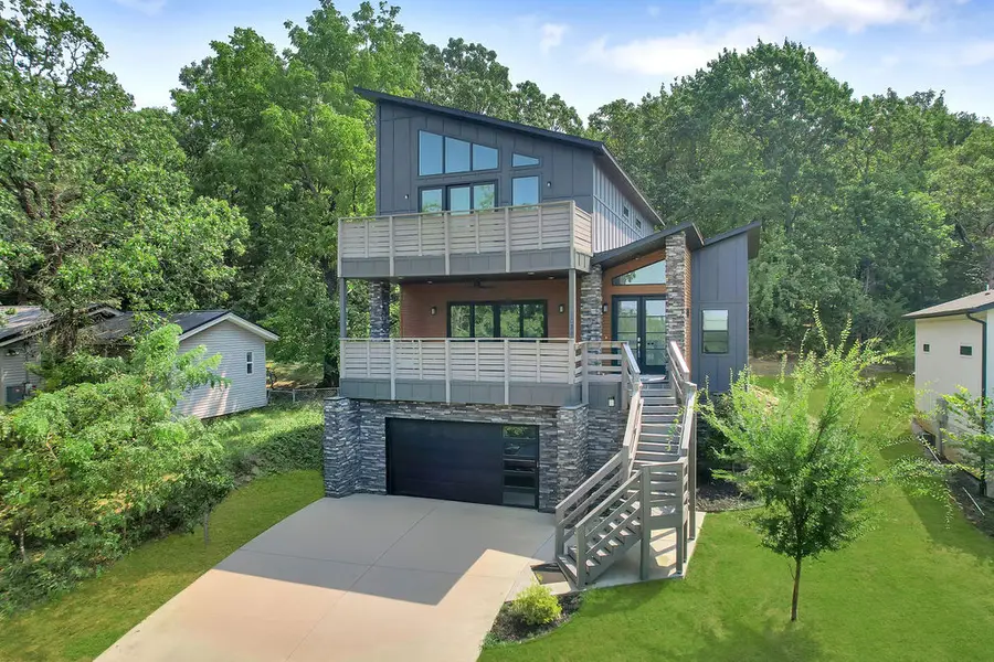 1038 N Lakeside Drive, Fayetteville, AR 72701 - #2