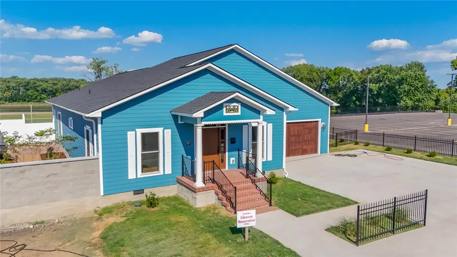 213 S Front, Dardanelle, AR 72834 - #2