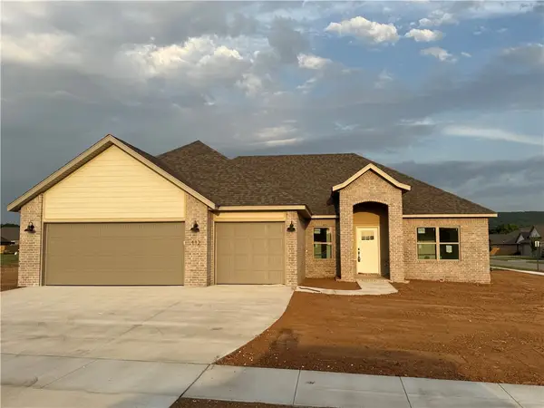 112 N Box Turtle Avenue, Farmington, AR 72730