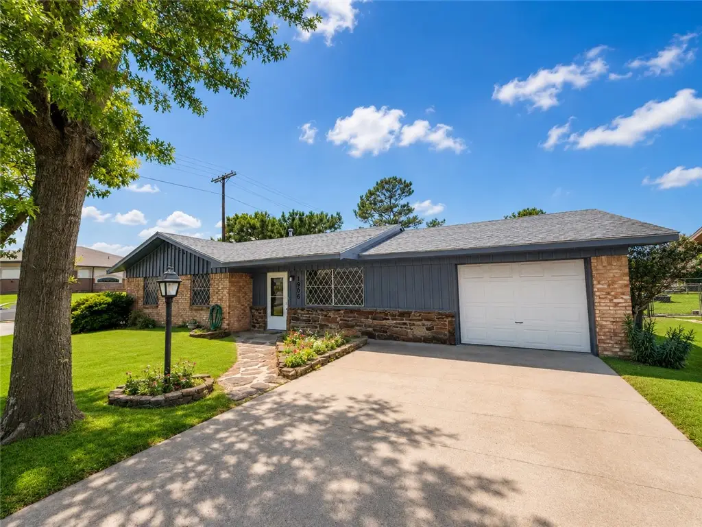 1906 S West End Street, Springdale, AR 72764 - #1