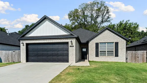 1301 Leslie Street, Centerton, AR 72713