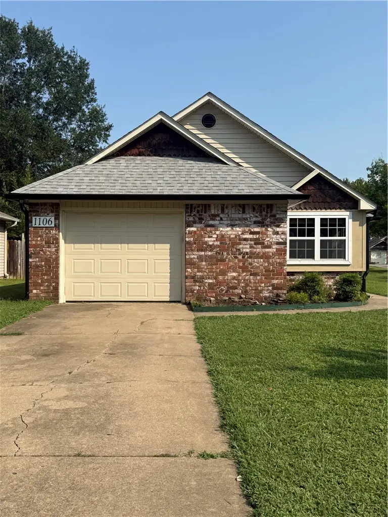 1106 N Louisville Avenue, Russellville, AR 72801 - #2