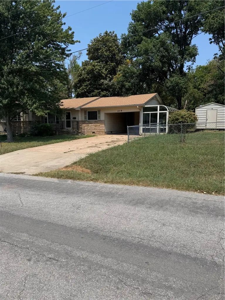 215 W Jefferson Street, Siloam Springs, AR 72761 - #2