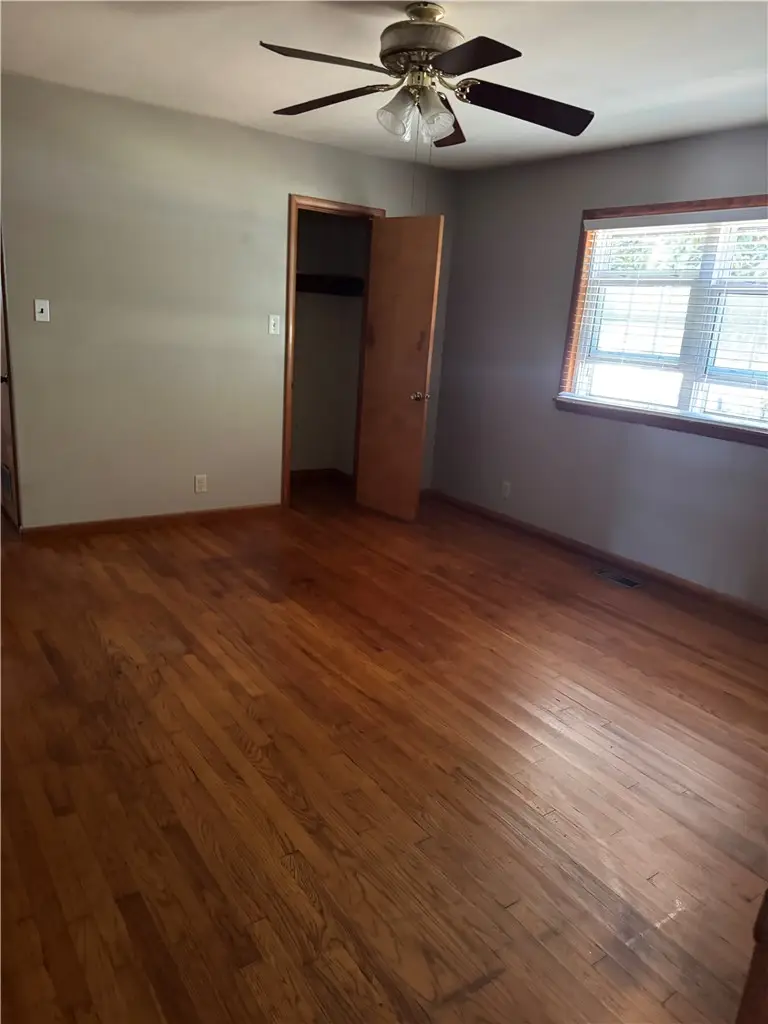 215 W Jefferson Street, Siloam Springs, AR 72761 - #3