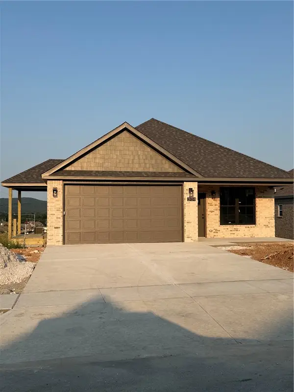 201 N Eagle Mountain Street, Prairie Grove, AR 72753