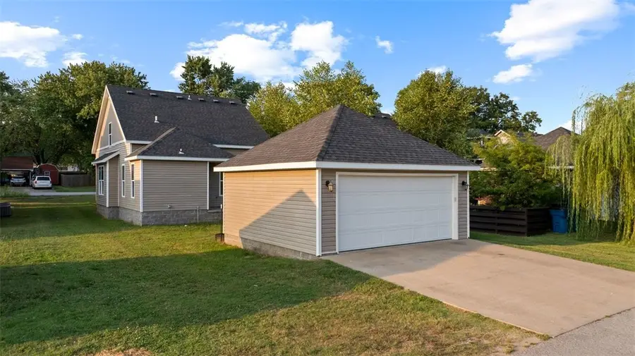 407 SE Birmingham Street, Gravette, AR 72736 - #3