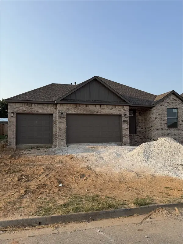 842 E Buchanan Street, Prairie Grove, AR 72753