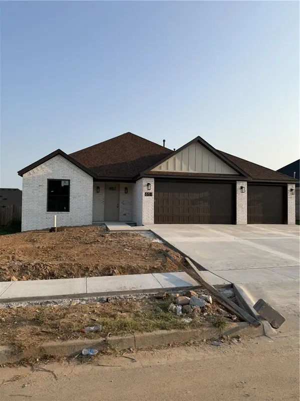 851 E Buchanan Street, Prairie Grove, AR 72753