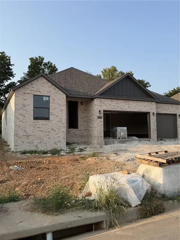 882 E Buchanan Street, Prairie Grove, AR 72753