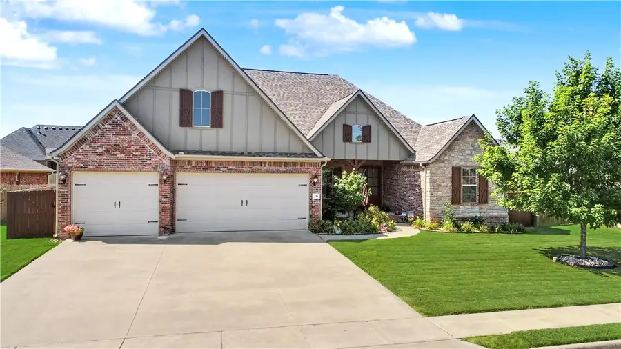 439 Penzo Avenue, Tontitown, AR 72762 - #2