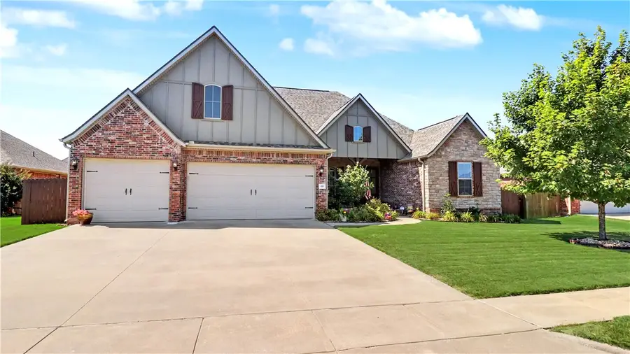439 Penzo Avenue, Tontitown, AR 72762 - #3