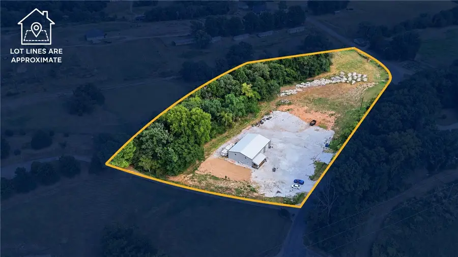 2184 W Liberty Avenue, Springdale, AR 72762 - #2