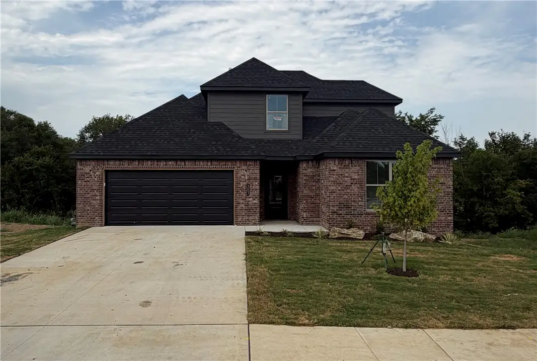 303 W Hondo Street, Siloam Springs, AR 72761 - #1
