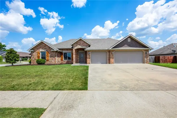 952 Stone Street, Cave Springs, AR 72718