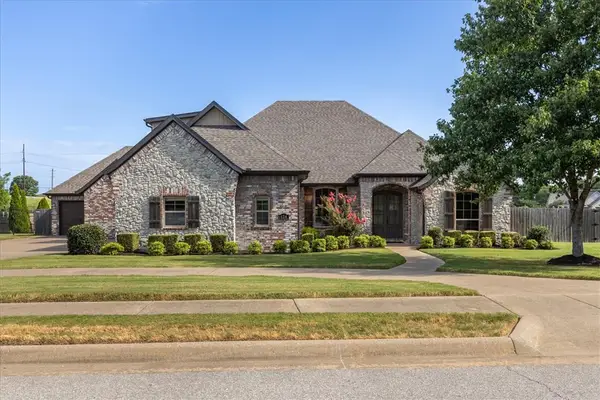 174 Arlington Way, Tontitown, AR 72762