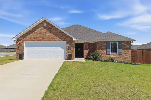 2200 Brown Bear Lane, Gentry, AR 72734