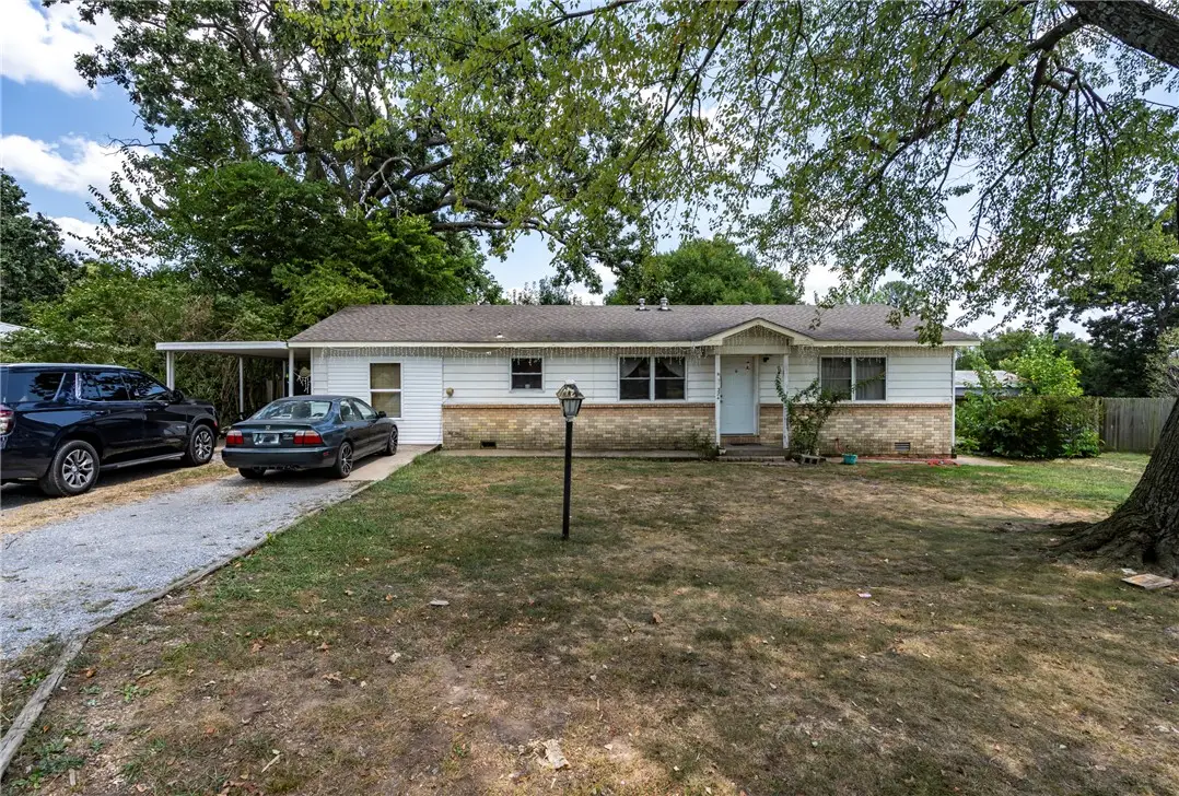324 S Eastern Avenue, Gentry, AR 72734 - #1