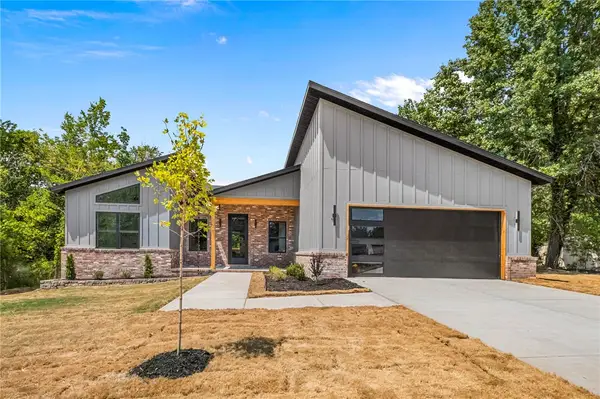 2 Hemel Lane, Bella Vista, AR 72714